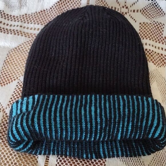 Captain America beanie  - Picture 2 of 4